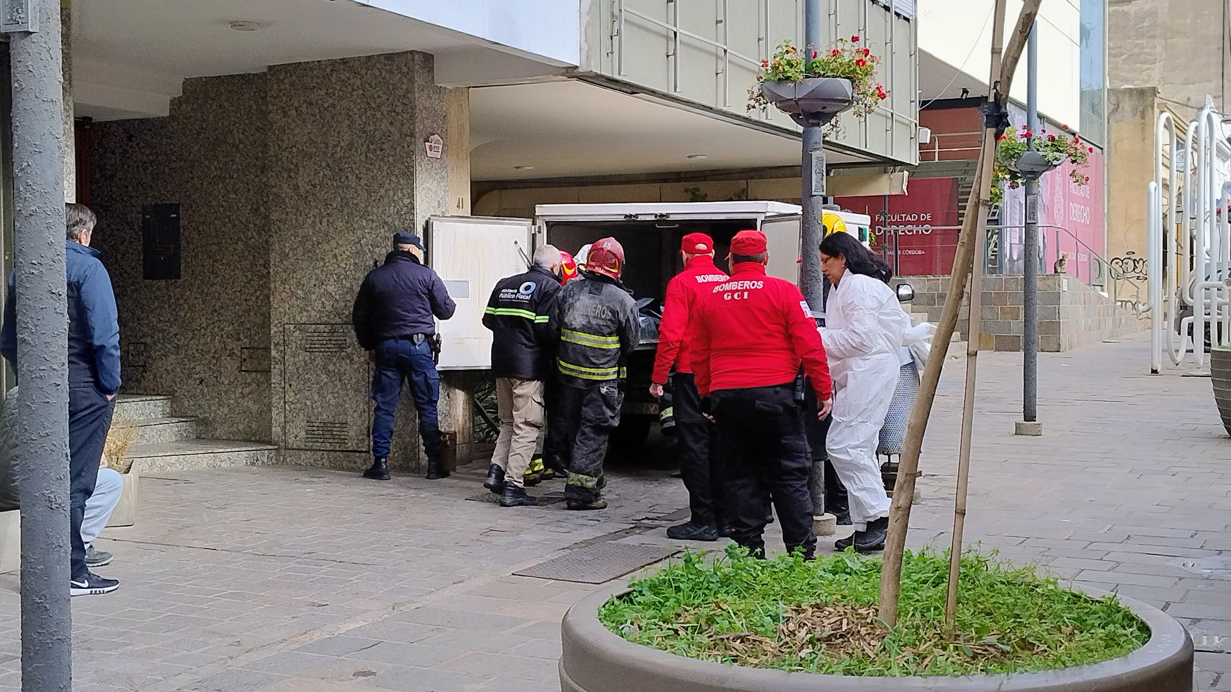 El humo hizo un “efecto chimenea" que se propagó por todos los departamentos.