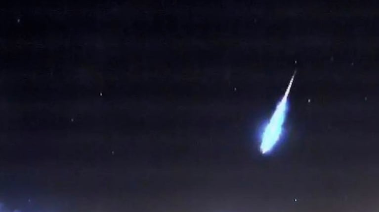 El impacto hizo que se produjera un brillo intenso en el cielo.