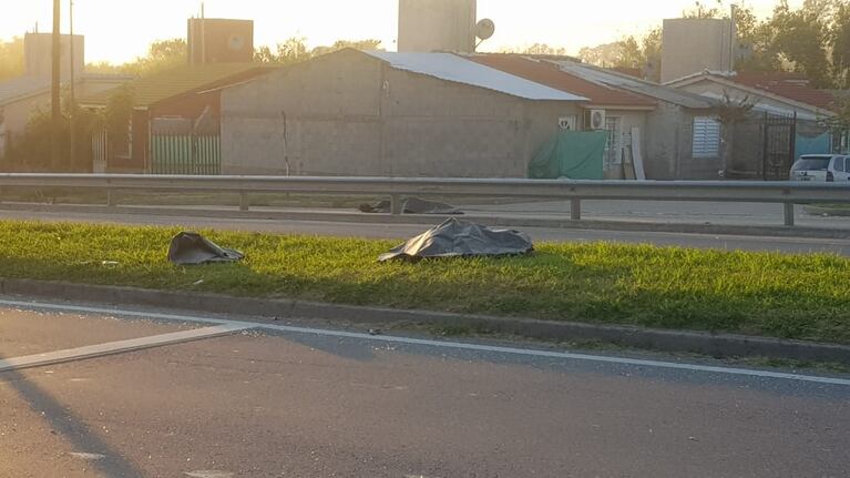El impacto produjo la muerte de los dos motociclistas en minutos.