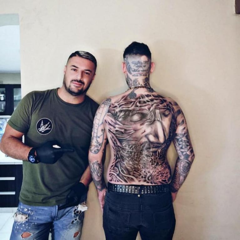 El impresionante tatuaje de Jesús que se hizo Ulises Bueno