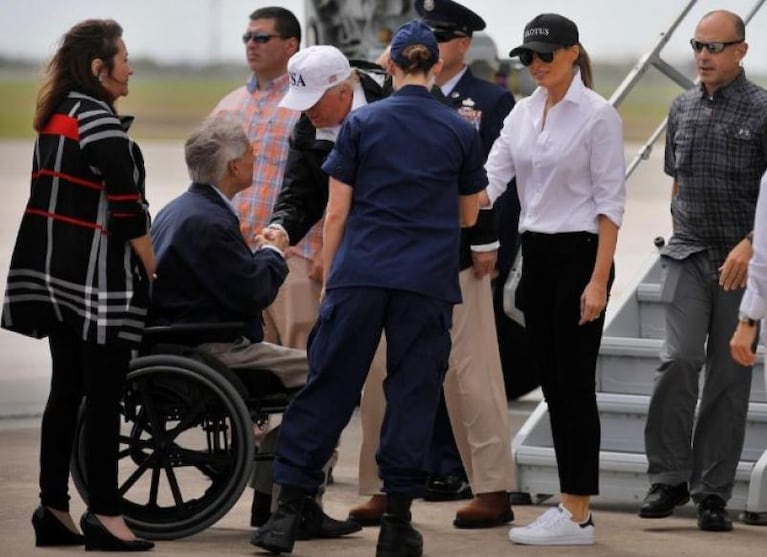 El inadecuado look de Melania Trump para visitar las zonas del huracán