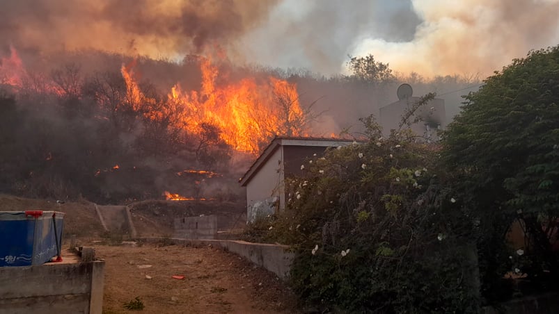 El incendio afectó a Villa Carlos Paz y San Antonio de Arredondo. Foto: Lucio Casalla / El Doce. 