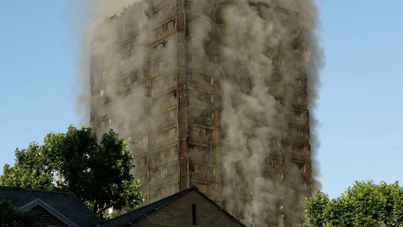 El incendio comenzó a la madrugada en la Torre Grenfell.