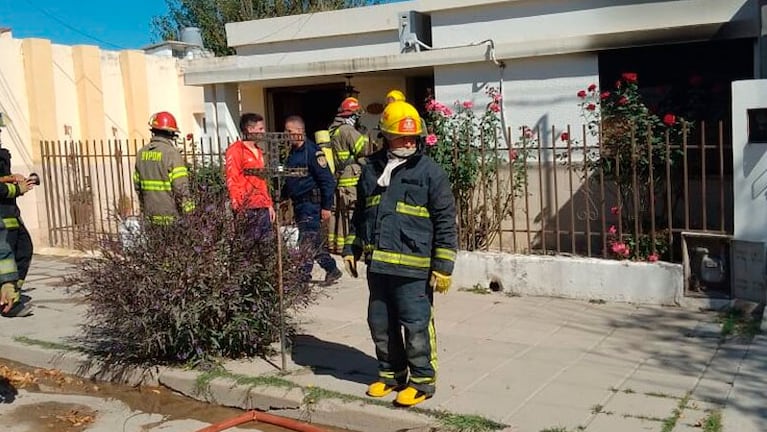 El incendio domiciliario ocurrió en la calle Corrientes, en Pozo del Molle. (Foto: Radio Villa María)