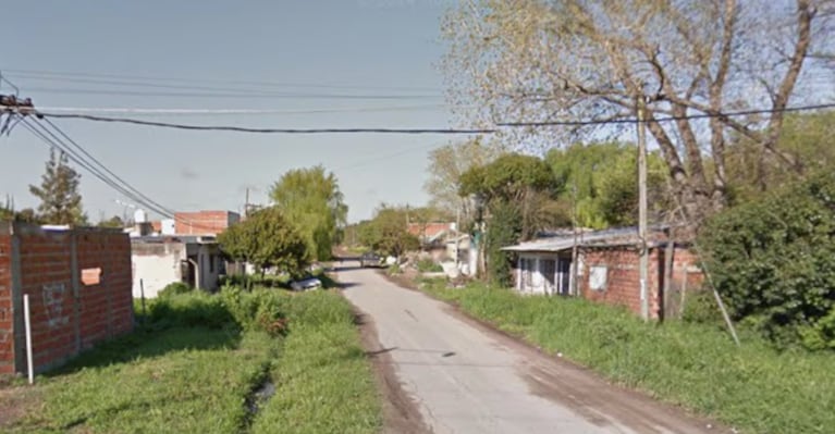 El incendio en la casa de Los Hornos dejó una escena devastadora y un barrio en shock.