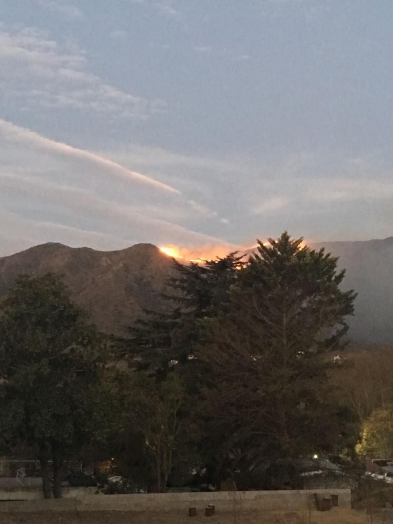 El incendio en Santa María de Punilla puede verse desde Córdoba capital.