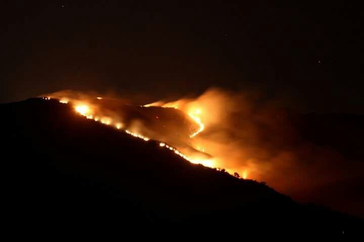 El incendio en Santa María de Punilla puede verse desde Córdoba capital.