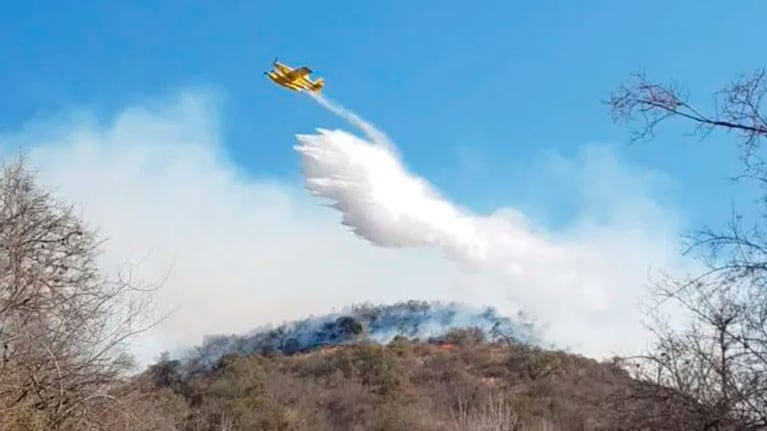 El incendio está activo desde el viernes. Foto: El Diario de Carlos Paz.