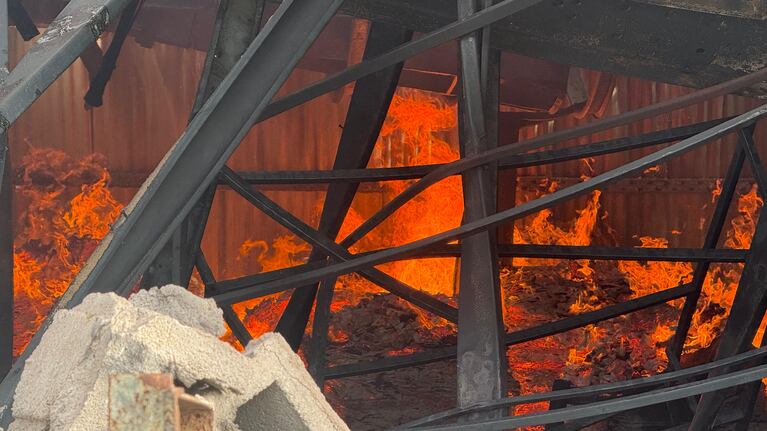 El incendio fue en una fábrica de sillones de El Quebrachal, en las afueras de Córdoba capital.