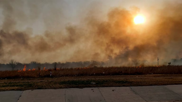 El incendio originado en predios militares.