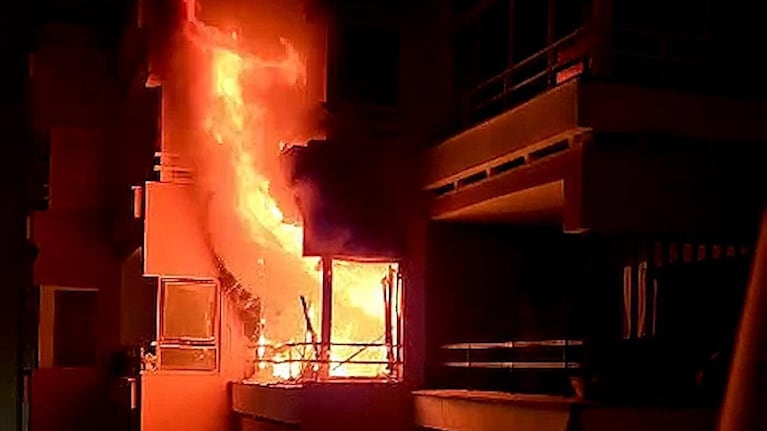 El incendio que se desató en un complejo de departamentos en España.