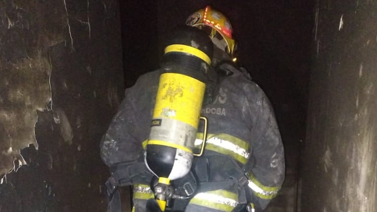 El incendio se desató en un domicilio de barrio Argüello Norte.