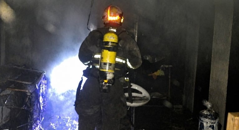 El incendio se desató en un local de barrio Autódromo.