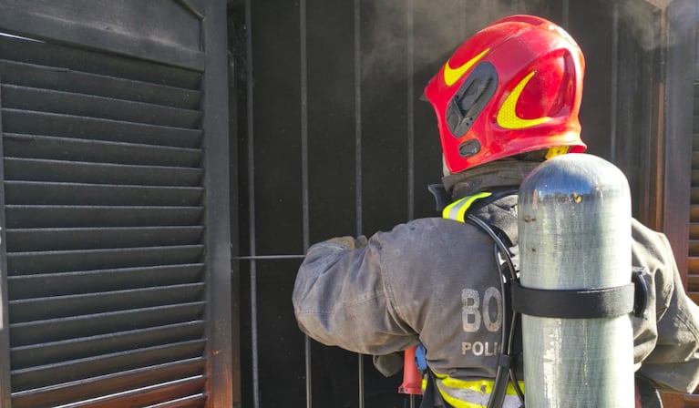 El incendio se desató en una casa de barrio Urca.