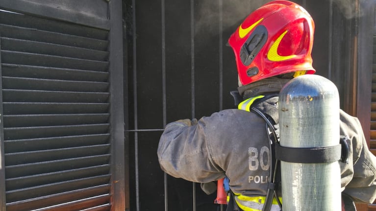El incendio se desató en una casa de barrio Urca.