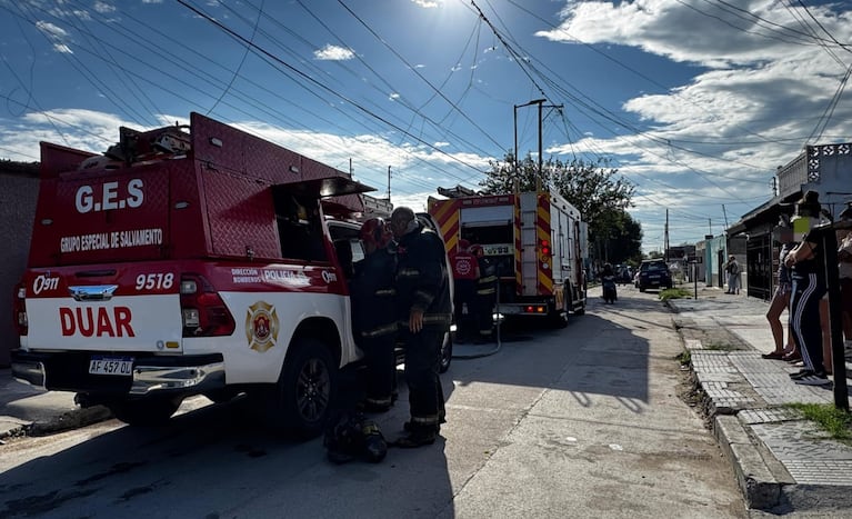 El incendio se desató en una casa de Villa El Libertador.