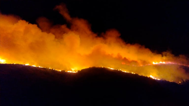 El incendio se originó en Cuchi Corral en la noche del lunes.