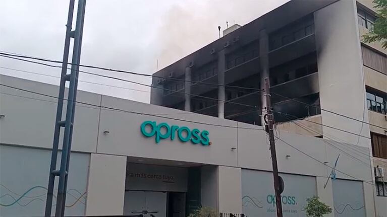 El incendio se originó en el segundo piso del edificio de Apross.