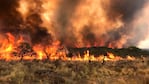 El incendio sigue azotando al norte cordobés y el viento complica todo.