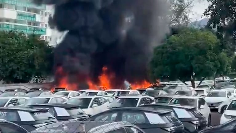 El incendio tras el choque de helicópteros en Río de Janeiro.