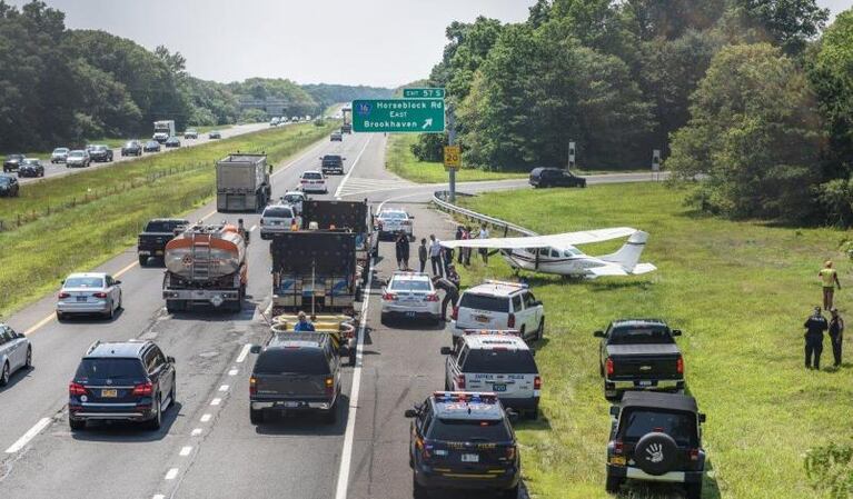 El increíble aterrizaje de emergencia en una autopista