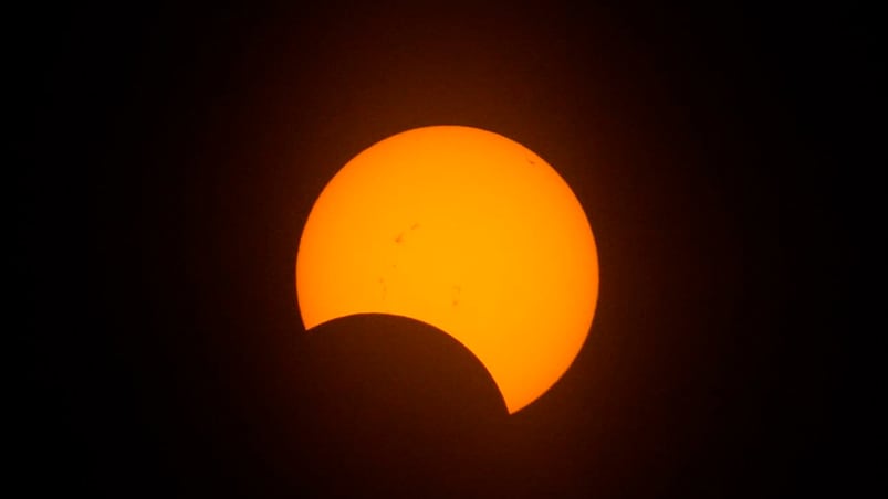 El increíble momento del eclipse solar anular en Comodoro Rivadavia.