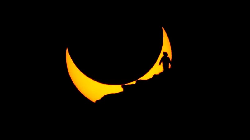 El increíble momento del eclipse solar anular en Comodoro Rivadavia.