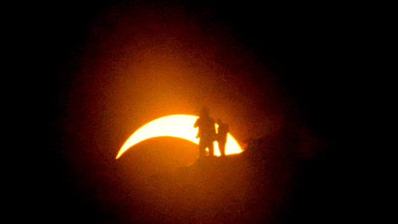 El increíble momento del eclipse solar anular en Comodoro Rivadavia.