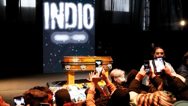 El Indio es despedido por miles de fanáticos en Avellaneda.