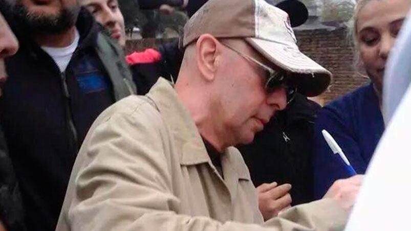 El Indio Solari reapareció en la cola para votar en las PASO.