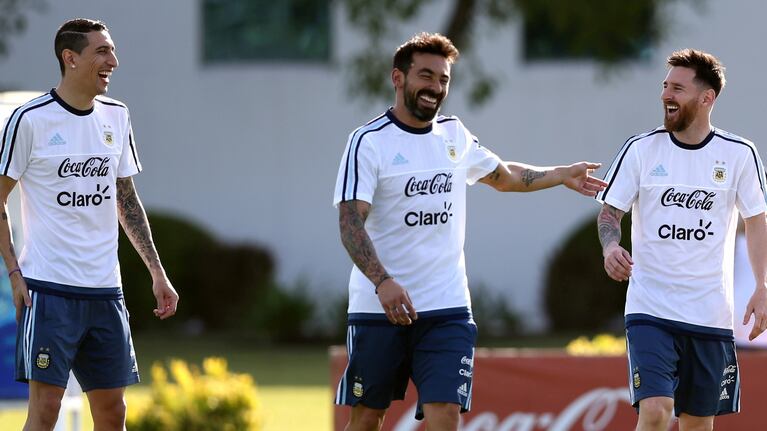 El inesperado mensaje de Pocho Lavezzi para Lionel Messi y Ángel Di Maria en redes. (Foto: REUTERS/Marcos Brindicci)