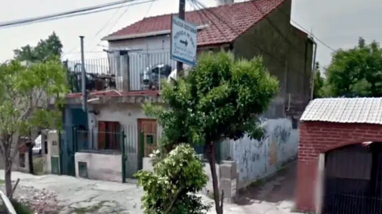 El ingreso a la casa donde ocurrió el horror.