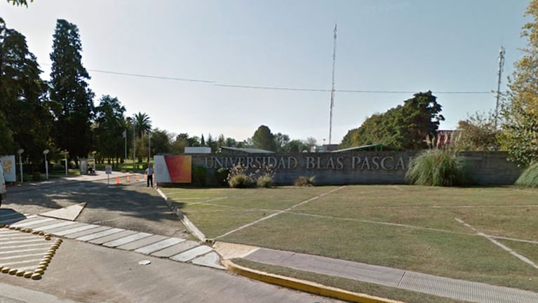 El ingreso al campus de la universidad. / Foto: Google Maps