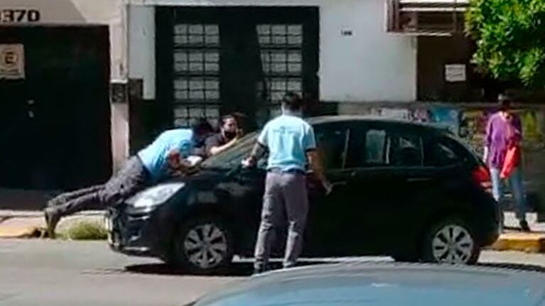 El insólito episodio ocurrió este sábado a la mañana en barrio General Paz. (Captura web)