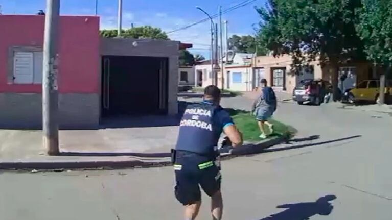 El insólito escondite de un ladrón de 17 años armado que escapaba de la Policía