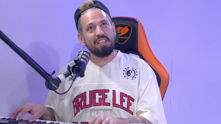 El integrante de Monada pasó por el programa Cuarteteando con la Negra e improvisó una canción.