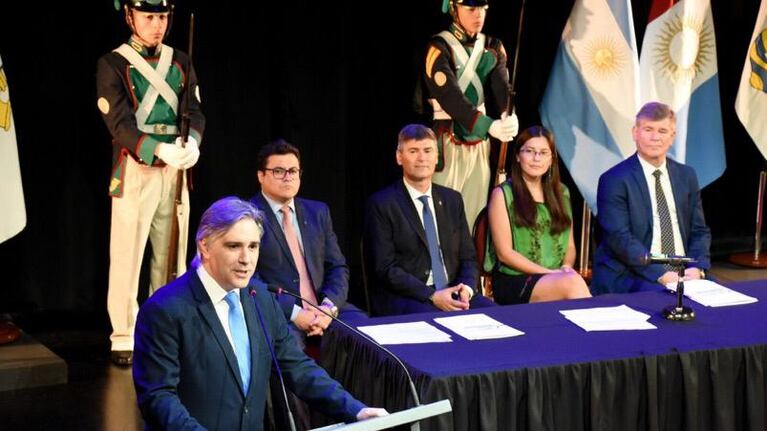 El intendente invitó a copiar la medida al Concejo y el Tribunal de Cuentas.
