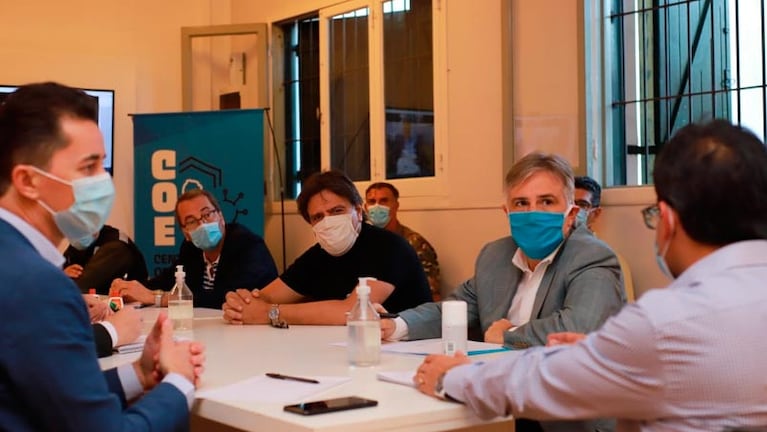 El intendente Llaryora evalúa la situación epidemiológica en Córdoba.