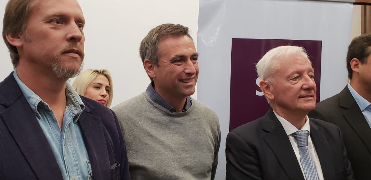 El intendente minimizó la polémica ubicación en la apertura del Congreso de la Lengua.