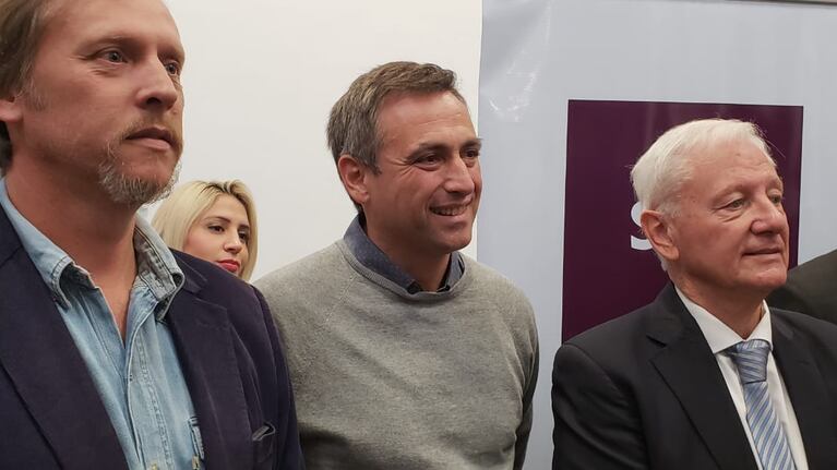 El intendente minimizó la polémica ubicación en la apertura del Congreso de la Lengua.