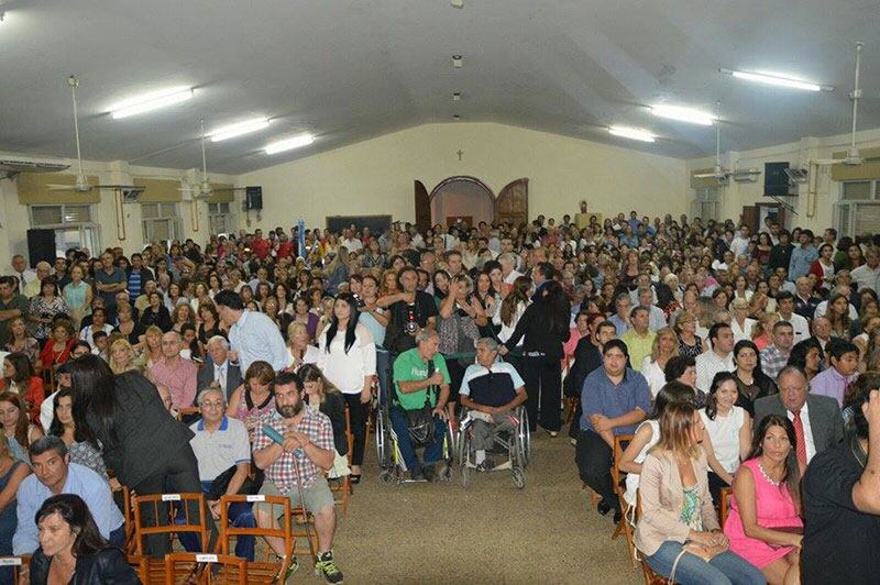 El interior de la escuela, repleta. Foto: Lucio Casalla / ElDoce.tv