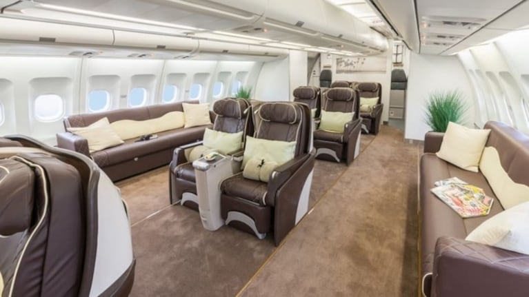 El interior del avión tiene todas las comodidades para los jugadores.