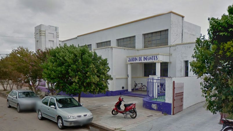 El jardín de la escuela Leonor de Tejeda en Av. Pellegrini al 250. / Foto: Google Maps.