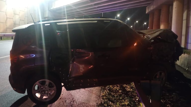 El Jeep terminó destrozado luego del accidente.