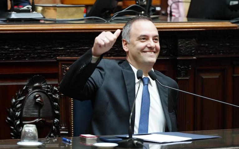El jefe de Gabinete, sonriente ante los diputados.
