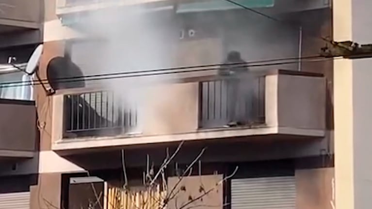 El joven acudió a salvar a un perro de un balcón.