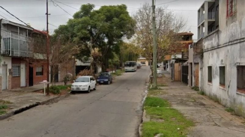 El joven cayó muerto a 70 metros de la casa del matrimonio. 