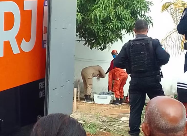 El joven de 14 años mató a sus padres y a su hermano con un arma.