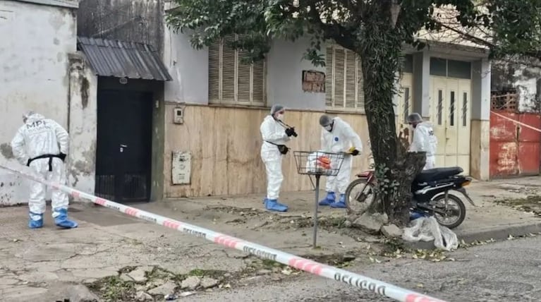 El joven de 18 años tenía un disparo en la espalda.