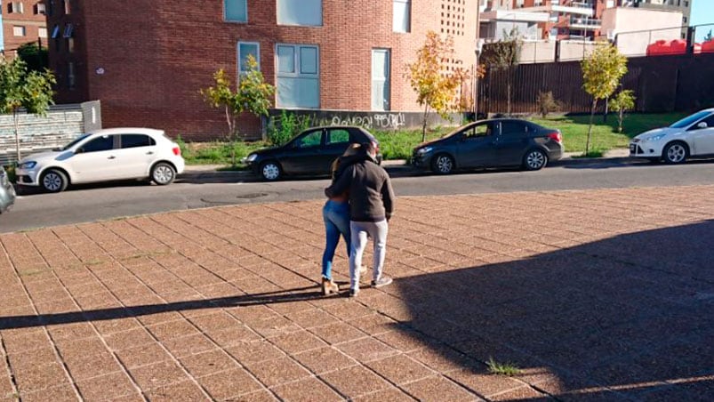 El joven dijo que intentó proteger a sus vecinos.